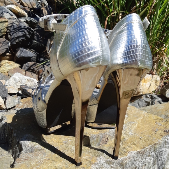 FARENHEIT Platform Strappy Sandals - Picture 7 of 10